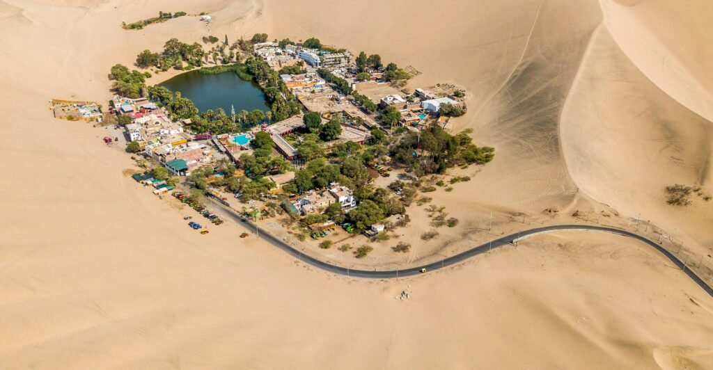 Vista aérea del oasis de Huacachina.